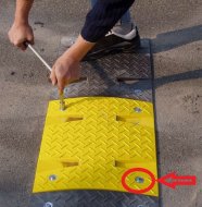 Spojovací materiál pro zpomalovací prahy
