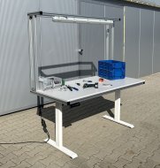 Elektricky výškově stavitelný stůl z hliníkových profilů - 2