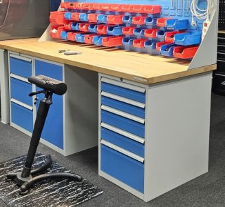 Dílenské židle a jejich dopady na zdraví i produktivitu vašich zaměstnanců