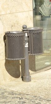 Odpadkový koš REX 1, litinový se silným sloupkem - 3