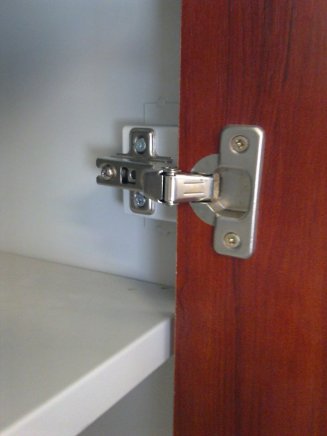 Šatní skříňka s lamino dveřmi BAS 33AL - 5