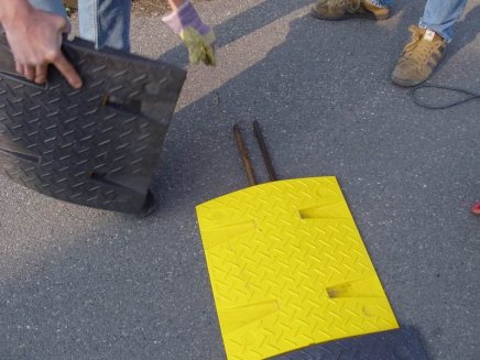 Ocelové výztuhy pro zpomalovací práh 30  km/h