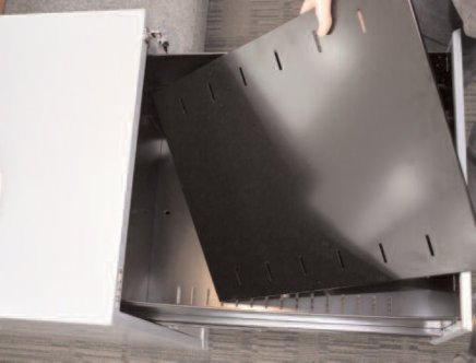 Vložené perforované dno + 2x dělící příčka pro kartotéky Bisley Contract, formát FLS (šířka 470 mm)