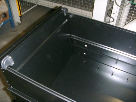 Vložené perforované dno + 2x dělící příčka pro kartotéky Bisley Contract, formát FLS (šířka 470 mm) - 4