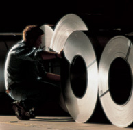 kovový nábytek Bisley - kartotéky, registrační skříně, šatní skříně, výkresové skříně, stolové kontejnery, závěsné kapsy, posuvné regály, zásuvkové skříňky