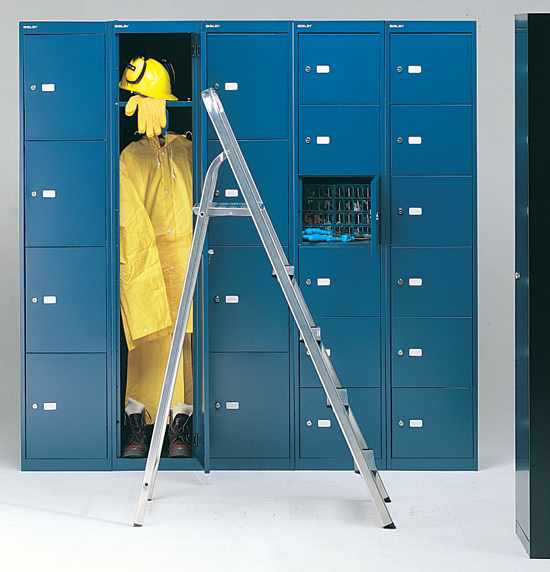 kovové šatní skříně, šatnové lavice a věšáky, šatníky